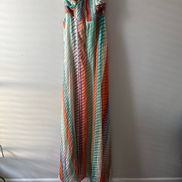 Luxxel - Mya Strapless Slit Maxi Dress
size L - Picture 4 of 4